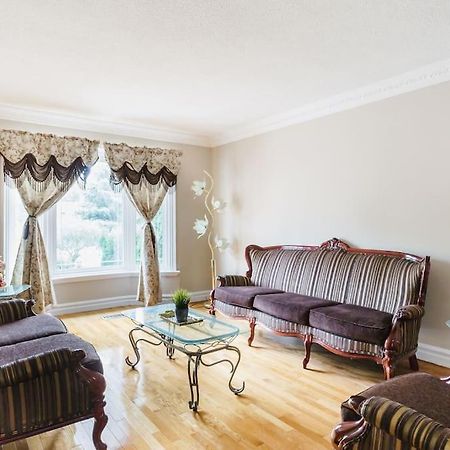 Beautiful Home 4 Bed, 3 Bath, Garage, Backyard! Mississauga Extérieur photo