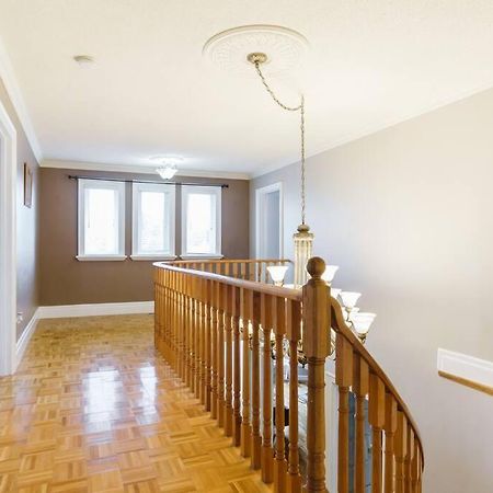 Beautiful Home 4 Bed, 3 Bath, Garage, Backyard! Mississauga Extérieur photo
