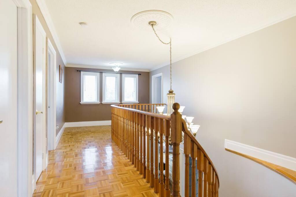 Beautiful Home 4 Bed, 3 Bath, Garage, Backyard! Mississauga Extérieur photo