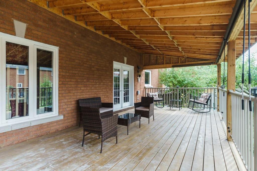 Beautiful Home 4 Bed, 3 Bath, Garage, Backyard! Mississauga Extérieur photo