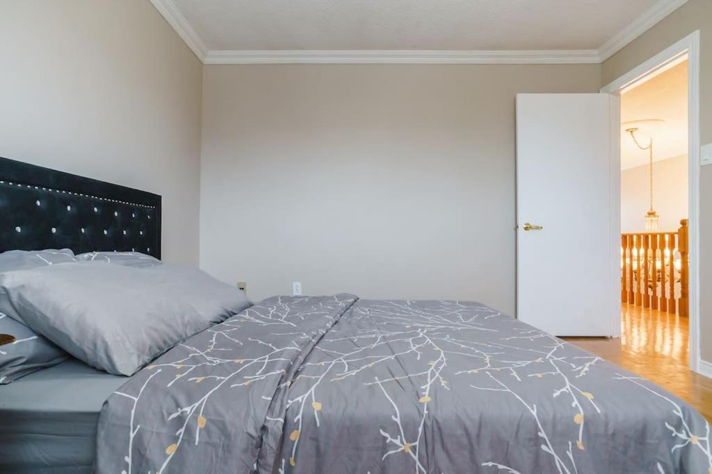 Beautiful Home 4 Bed, 3 Bath, Garage, Backyard! Mississauga Extérieur photo