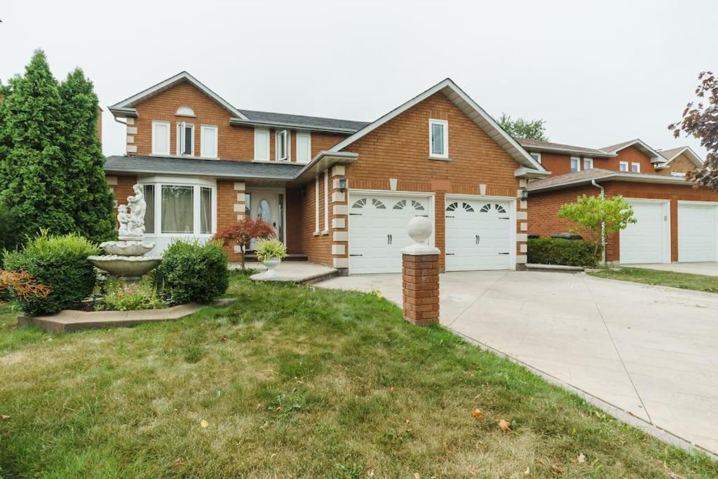 Beautiful Home 4 Bed, 3 Bath, Garage, Backyard! Mississauga Extérieur photo