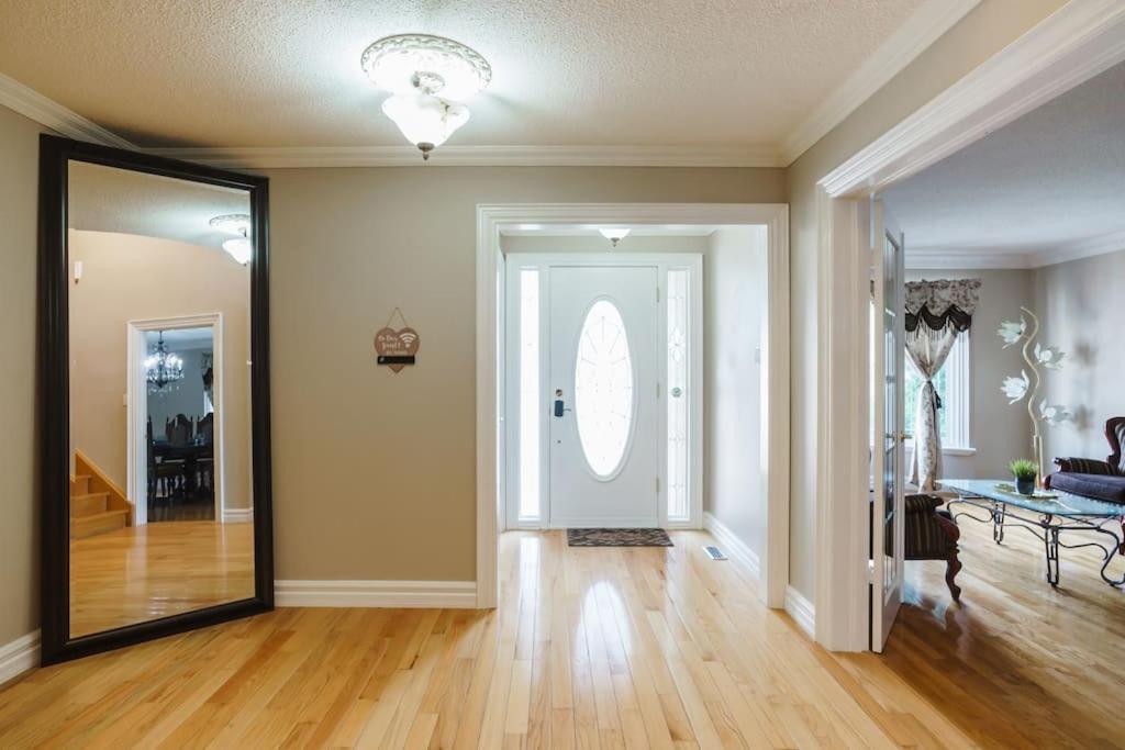 Beautiful Home 4 Bed, 3 Bath, Garage, Backyard! Mississauga Extérieur photo