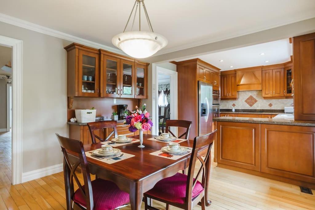 Beautiful Home 4 Bed, 3 Bath, Garage, Backyard! Mississauga Extérieur photo