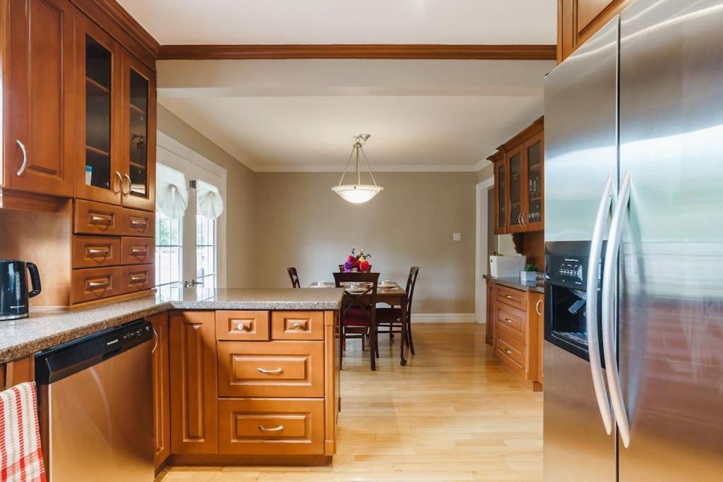 Beautiful Home 4 Bed, 3 Bath, Garage, Backyard! Mississauga Extérieur photo