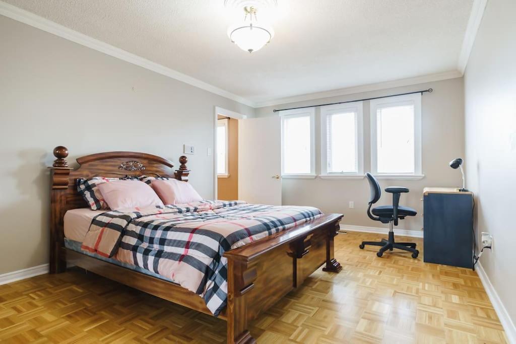 Beautiful Home 4 Bed, 3 Bath, Garage, Backyard! Mississauga Extérieur photo