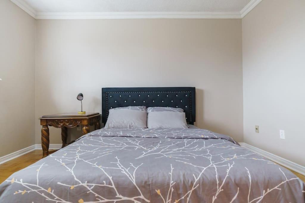 Beautiful Home 4 Bed, 3 Bath, Garage, Backyard! Mississauga Extérieur photo