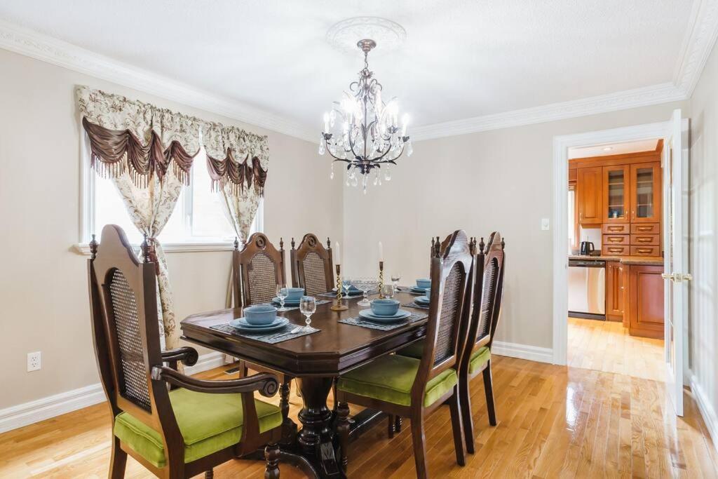 Beautiful Home 4 Bed, 3 Bath, Garage, Backyard! Mississauga Extérieur photo