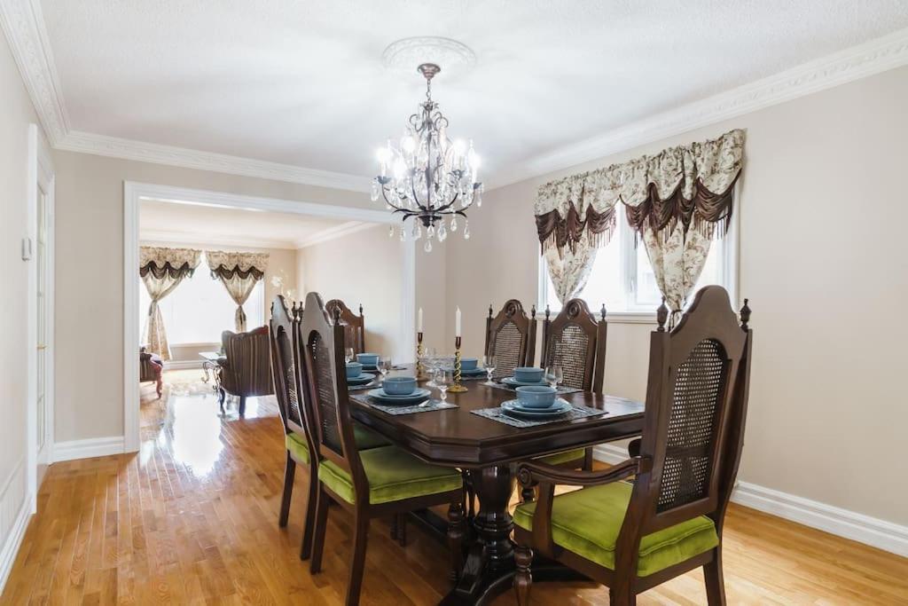 Beautiful Home 4 Bed, 3 Bath, Garage, Backyard! Mississauga Extérieur photo