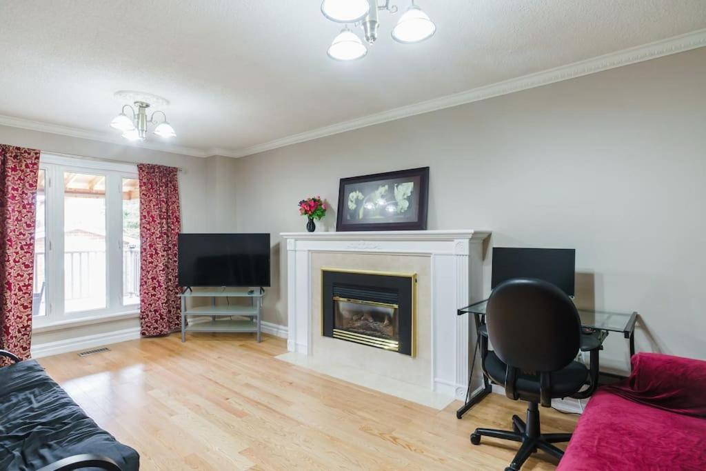 Beautiful Home 4 Bed, 3 Bath, Garage, Backyard! Mississauga Extérieur photo